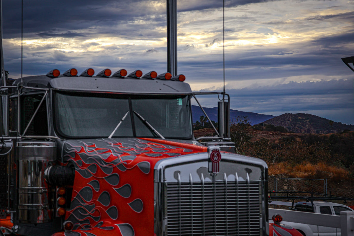 2006+ Kenworth 2 Piece Split Curve